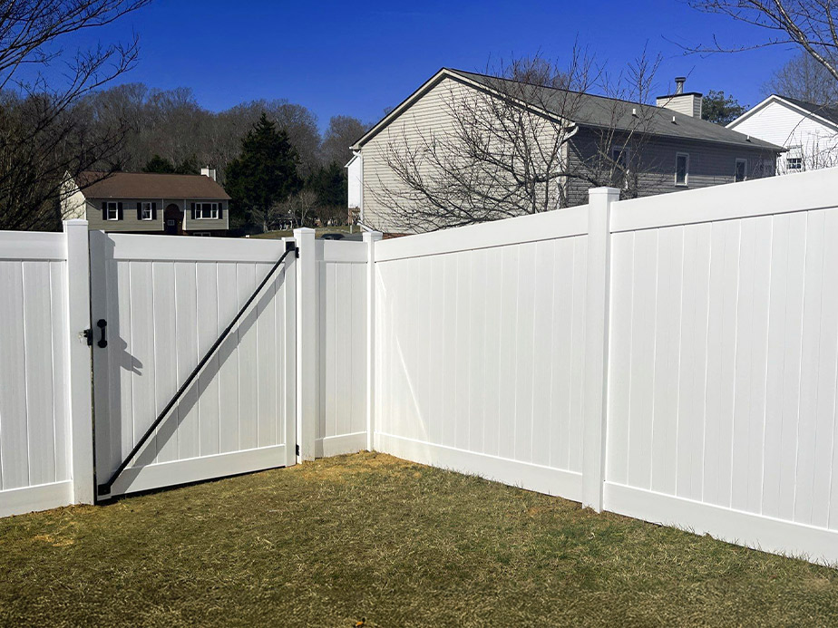 Vinyl fences in North Carolina and South Carolina